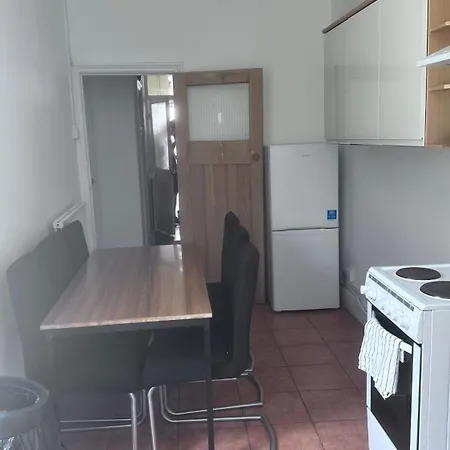 Δωμάτια σε οικογενειακή κατοικία Comfortable 1 *